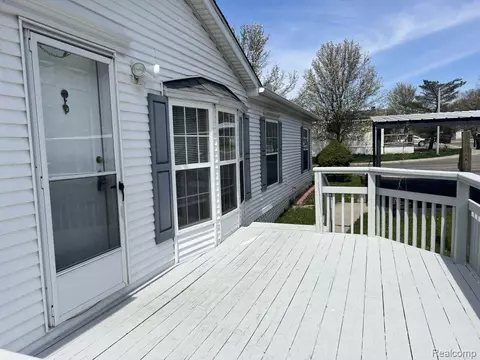 359 Shummard St, Oxford, MI 48371