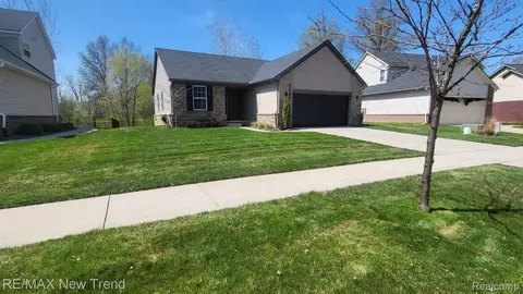 33651 Sand Piper Dr, Romulus, MI 48174