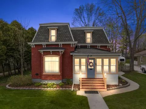 49 Dennison St, Oxford, MI 48371