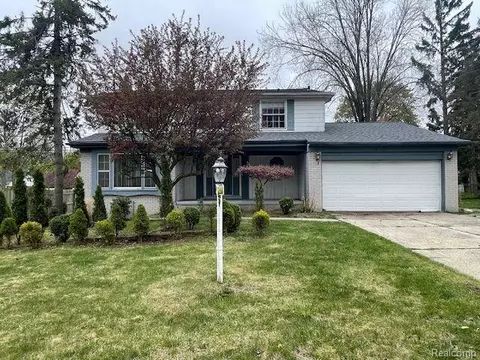 17261 Bell Creek Ln, Livonia, MI 48152