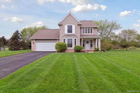 6697 Goldwin Dr, Green Oak, MI 48116