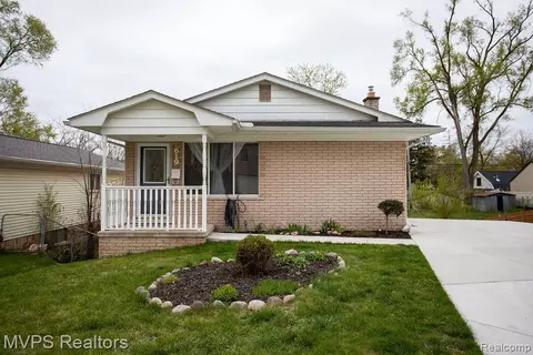 619 Renshaw St, Rochester, MI 48307