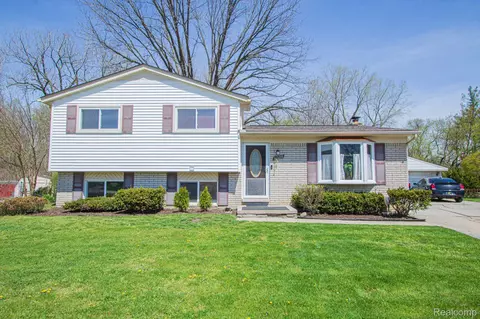 32380 Oxford, Fraser, MI 48026