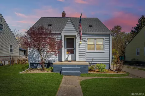 18551 Victor St, Roseville, MI 48066