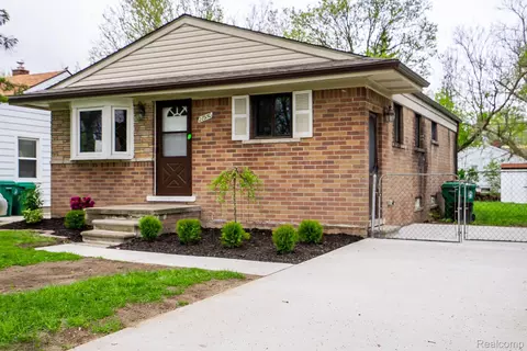 28950 Beechwood St, Garden City, MI 48135