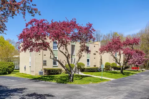 32813 Fargo St, Livonia, MI 48152