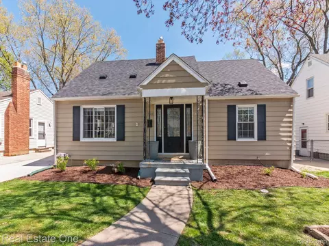 2980 Ellwood Ave, Berkley, MI 48072