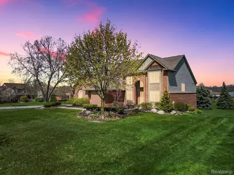 9227 Rotondo Dr, Howell, MI 48855 photo 1