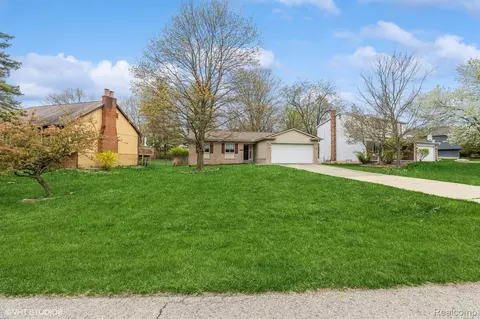 293 Valley Dr, Ypsilanti, MI 48197