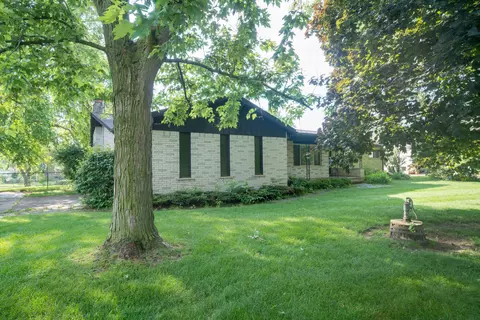 60938 Lake Edge Rd, Washington, MI 48094