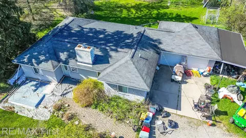250 W Buell Rd, Oakland, MI 48363