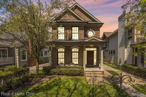 750 W Lincoln St, Birmingham, MI 48009