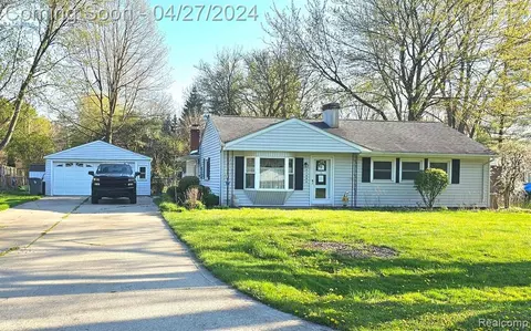 21686 Drexel St, Clinton Township, MI 48036