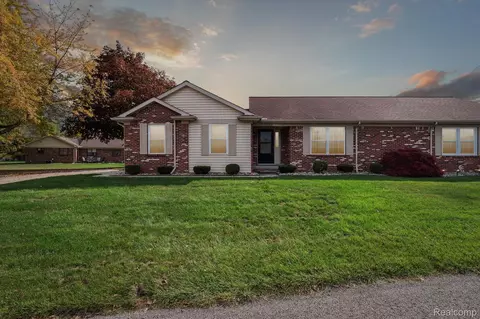 34030 Sycamore Dr, Fraser, MI 48026