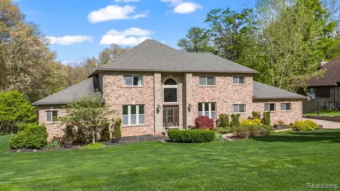8484 Deerwood Rd, Clarkston, MI 48348