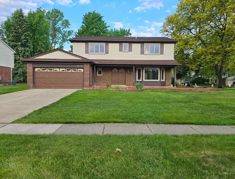 38190 Laurenwood St, Wayne, MI 48184