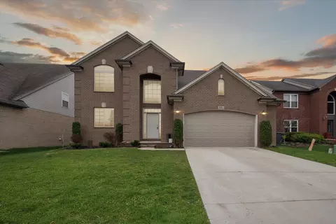 5054 Trailwood Ln, Warren, MI 48092