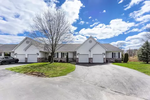 925 Lighthouse Dr, Marysville, MI 48040