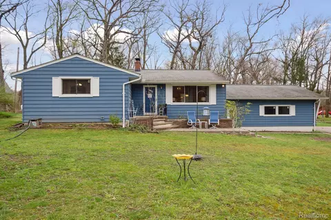 256 Doremus Ave, Waterford, MI 48328