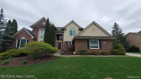 47477 Greenwich Dr, Novi, MI 48374