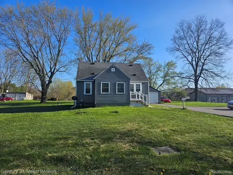 8367 E Lippincott Blvd, Davison, MI 48423