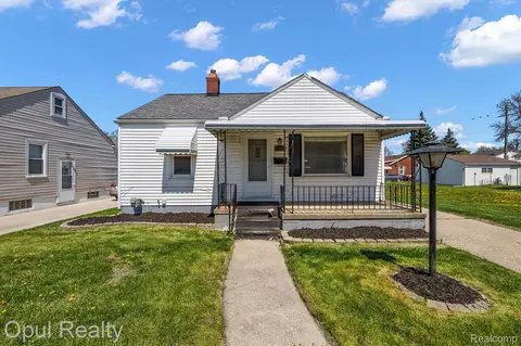 17379 Martin Rd, Roseville, MI 48066