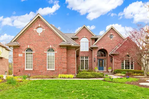 1056 Canyon Creek Dr, Rochester Hills, MI 48306