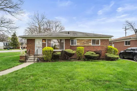 22210 Harding St, Oak Park, MI 48237