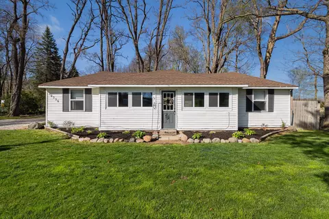 10556 Silver Lake Rd, Argentine, MI 48418