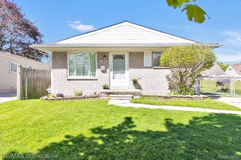 374 Detroit St, Trenton, MI 48183