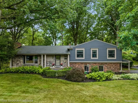 3767 Peabody Dr, Bloomfield Hills, MI 48301