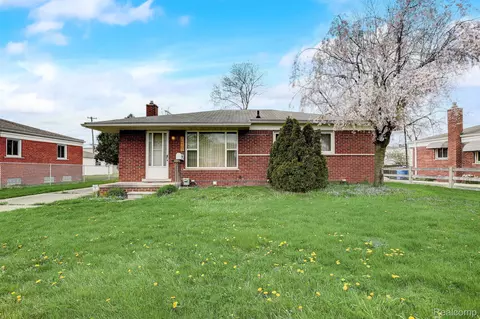 24701 Cottage Ln, Warren, MI 48089
