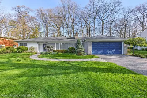 370 Kendry, Bloomfield, MI 48302