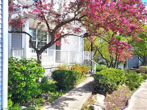 4406 Hillside Dr, Ann Arbor, MI 48105