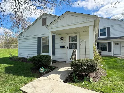 2741 Fox Hollow Ct, Orion, MI 48360