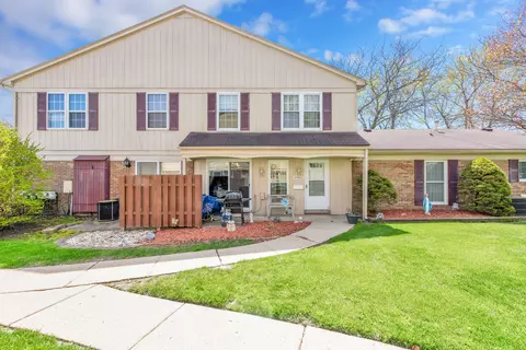 34302 Garfield Cir, Fraser, MI 48026