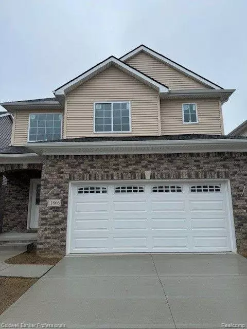 11866 Hines Place Dr, Livonia, MI 48150