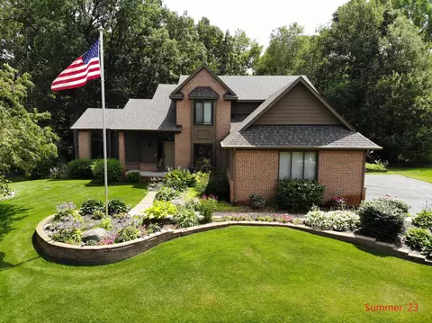 9827 Oak Valley Dr, Springfield, MI 48348