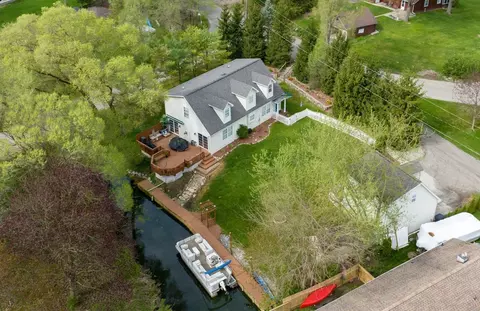 2100 Hardy Ln, Brandon, MI 48462