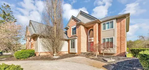 22357 Hazelton Crt Ct, Novi, MI 48374