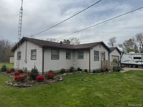 6423 Johnson Rd, Flushing, MI 48433 photo 1