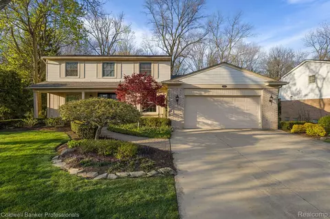 45884 Green Valley Rd, Plymouth, MI 48170