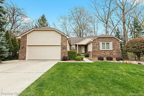 155 Buffington St, Novi, MI 48377