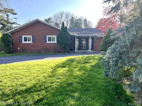 7150 Lindenmere Dr, Bloomfield Hills, MI 48301