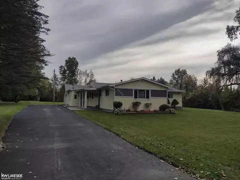 6298 Lake Rd, Thetford, MI 48746