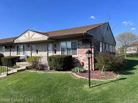 25384 Potomac Dr #8, South Lyon, MI 48178