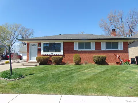 22431 Dorion St, Saint Clair Shores, MI 48082