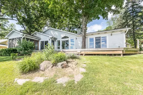 7636 Tharp Dr, Whitmore Lake, MI 48189