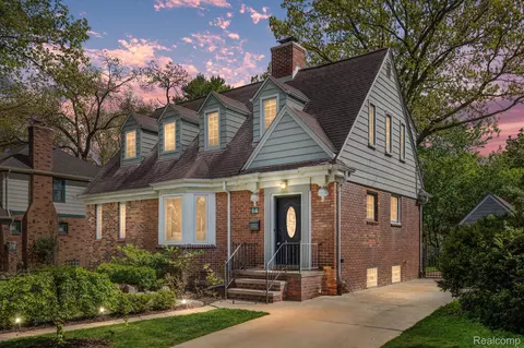 16 Amherst Rd, Pleasant Ridge, MI 48069