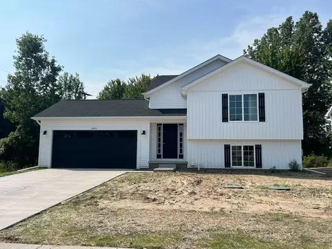6061 Summerbrooke Cir, Handy, MI 48836